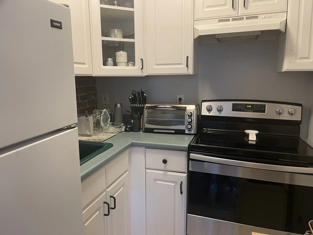 2 bed, 1 bath apartment for rent at 811 East Broadway Unit 3, South Boston — photo 9 of 21
