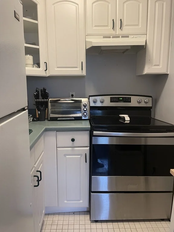 2 bed, 1 bath apartment for rent at 811 East Broadway Unit 3, South Boston — photo 8 of 21