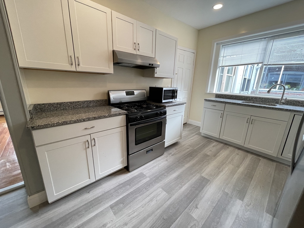 3 bed, 2 bath apartment for rent at 811 Washington Unit 3, Salisbury Road - Corey Farm — photo 9 of 14