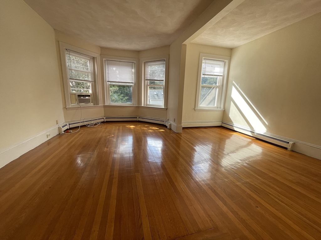 3 bed, 2 bath apartment for rent at 811 Washington Unit 3, Salisbury Road - Corey Farm — photo 3 of 14
