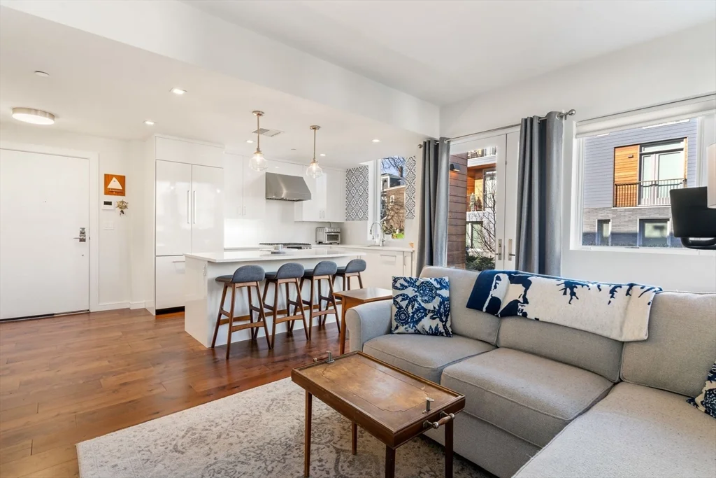 2 bed, 2 bath apartment for rent at 812 East 6th St Unit 12, South Boston — photo 5 of 20