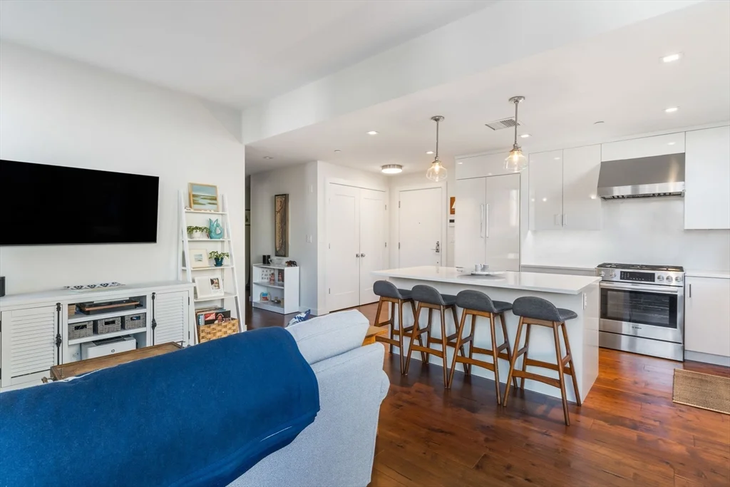 2 bed, 2 bath apartment for rent at 812 East 6th St Unit 12, South Boston — photo 6 of 20
