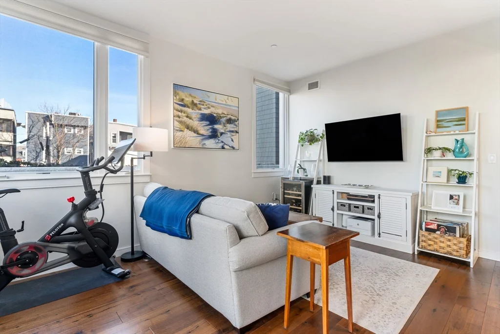 2 bed, 2 bath apartment for rent at 812 East 6th St Unit 12, South Boston — photo 4 of 20