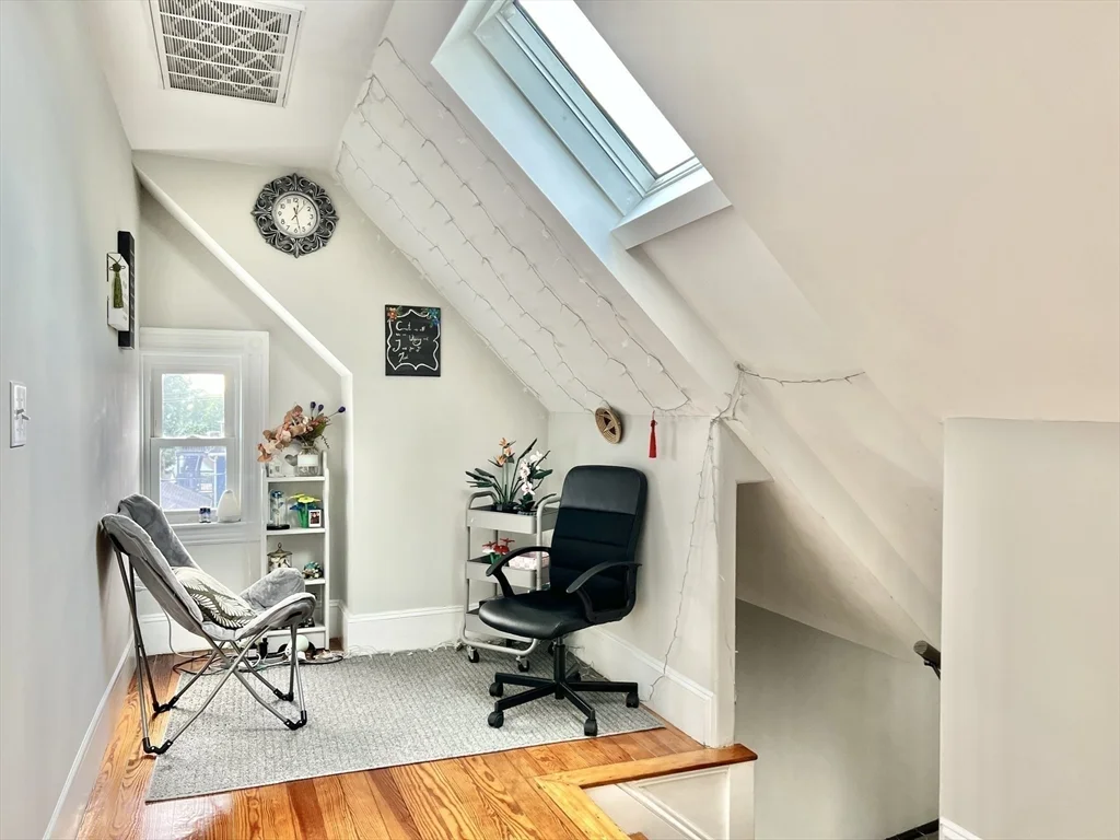 6 bed, 2 bath apartment for rent at 812 Moody St Unit 2, South Side — photo 22 of 29