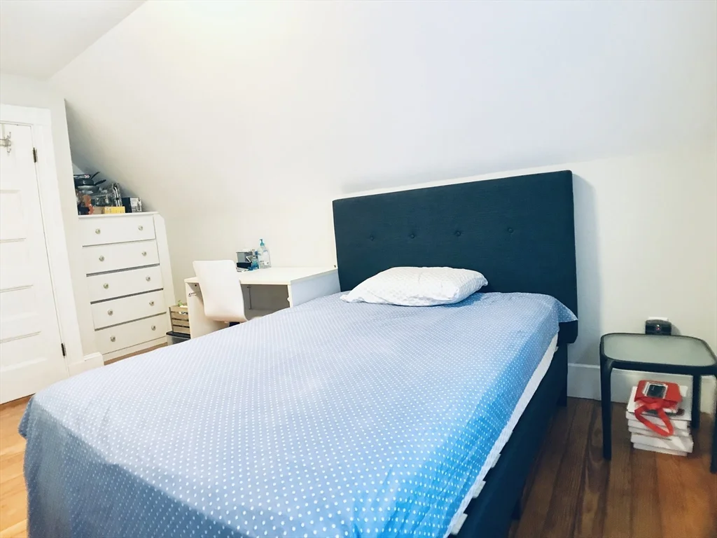 6 bed, 2 bath apartment for rent at 812 Moody St Unit 2, South Side — photo 10 of 29