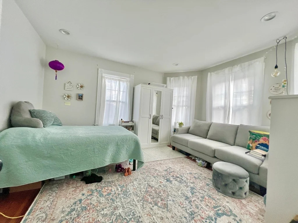 6 bed, 2 bath apartment for rent at 812 Moody St Unit 2, South Side — photo 7 of 29