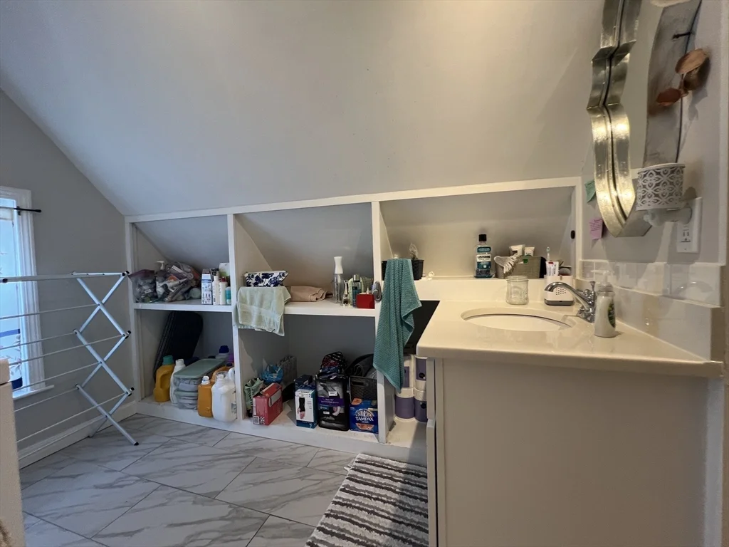 6 bed, 2 bath apartment for rent at 812 Moody St Unit 2, South Side — photo 19 of 29
