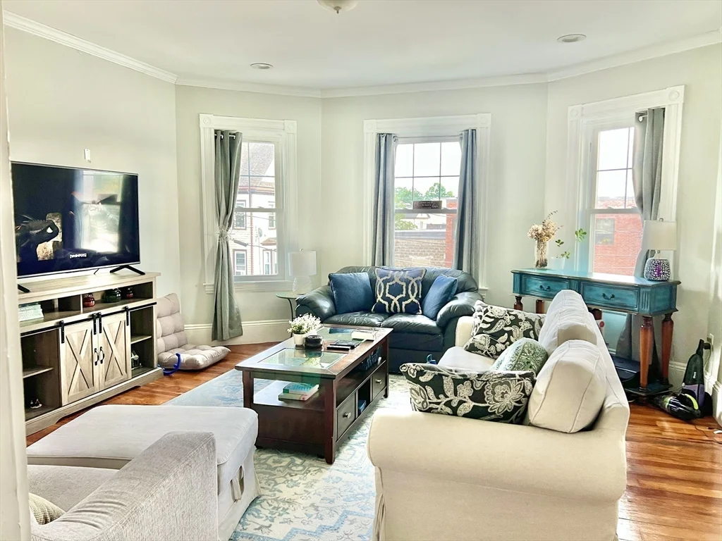 6 bed, 2 bath apartment for rent at 812 Moody St Unit 2, South Side — photo 5 of 29