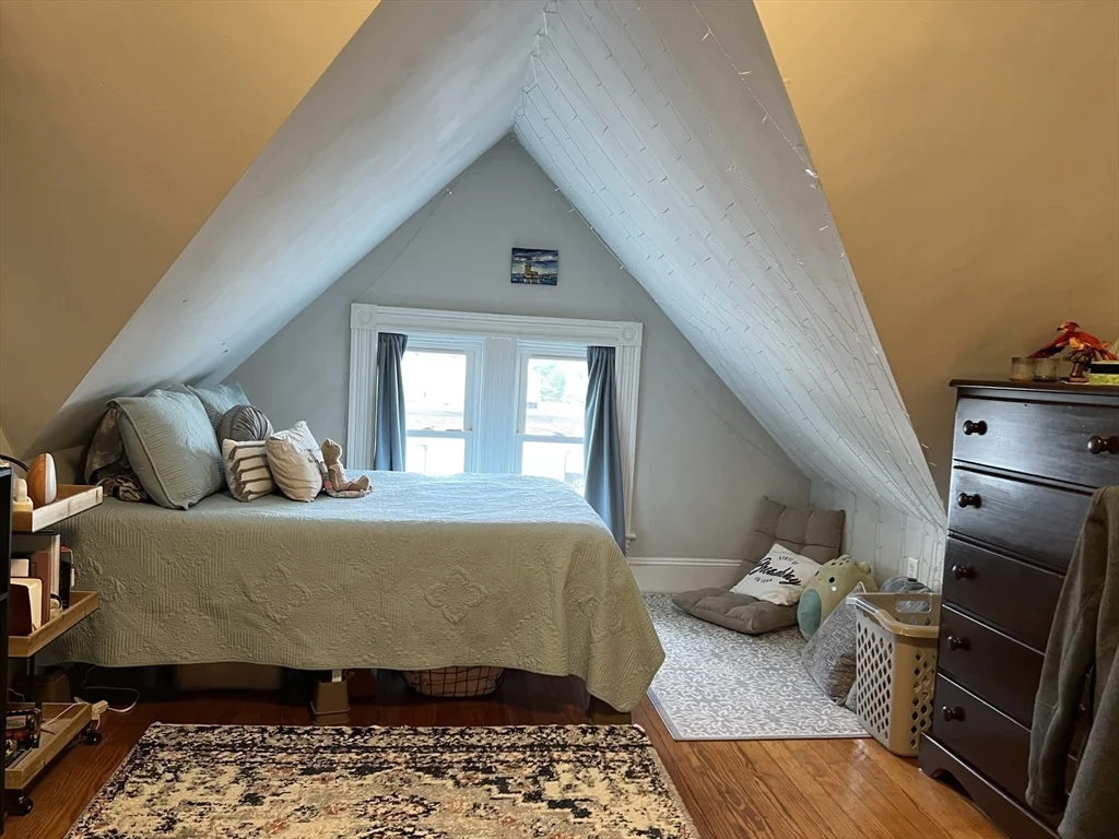 6 bed, 2 bath apartment for rent at 812 Moody St Unit 2, South Side — photo 13 of 29