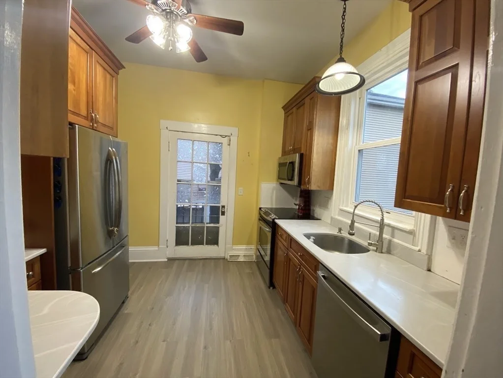 3 bed, 1 bath apartment for rent at 814 Washington St, Dedham — photo 5 of 22