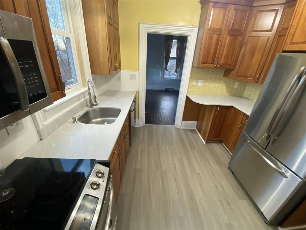 3 bed, 1 bath apartment for rent at 814 Washington St, Dedham — photo 4 of 22