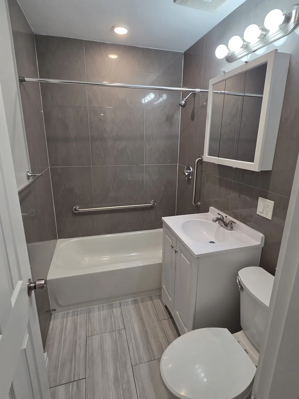 2 bed, 1 bath apartment for rent at 815 Morton Unit 1, Mattapan — photo 13 of 15