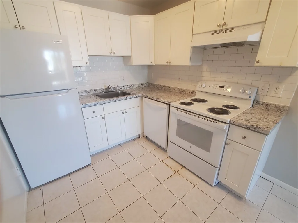 2 bed, 1 bath apartment for rent at 815 Morton Unit 21, Mattapan