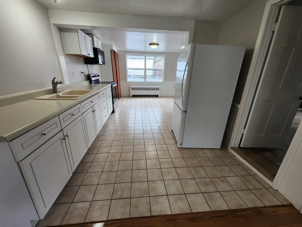 4 bed, 1 bath apartment for rent at 818 Bedford Unit 1, East Bridgewater — photo 2 of 9