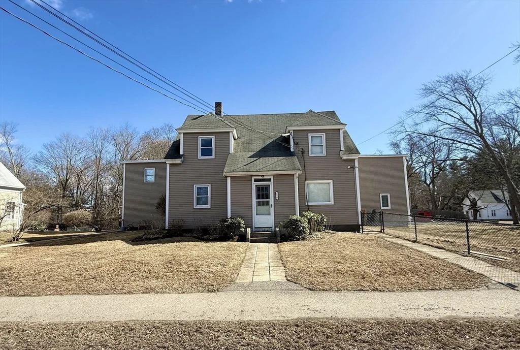 4 bed, 1 bath apartment for rent at 818 Bedford Unit 1, East Bridgewater — photo 1 of 9