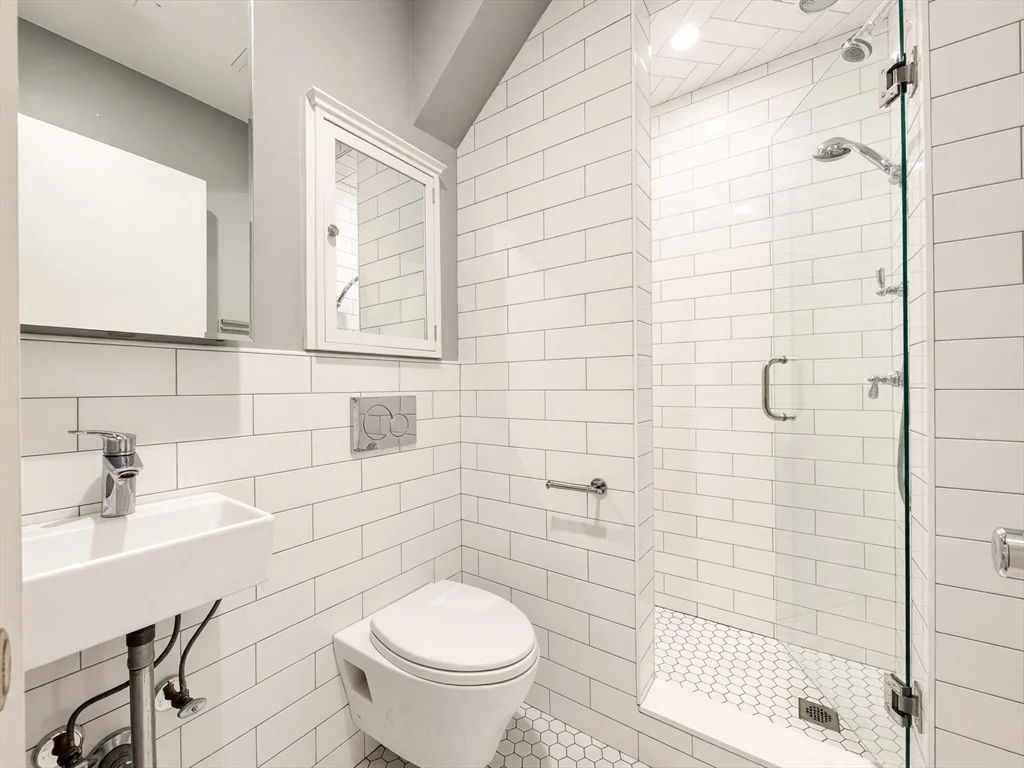 3 bed, 2 bath apartment for rent at 819 East Second St Unit 1, South Boston — photo 6 of 28