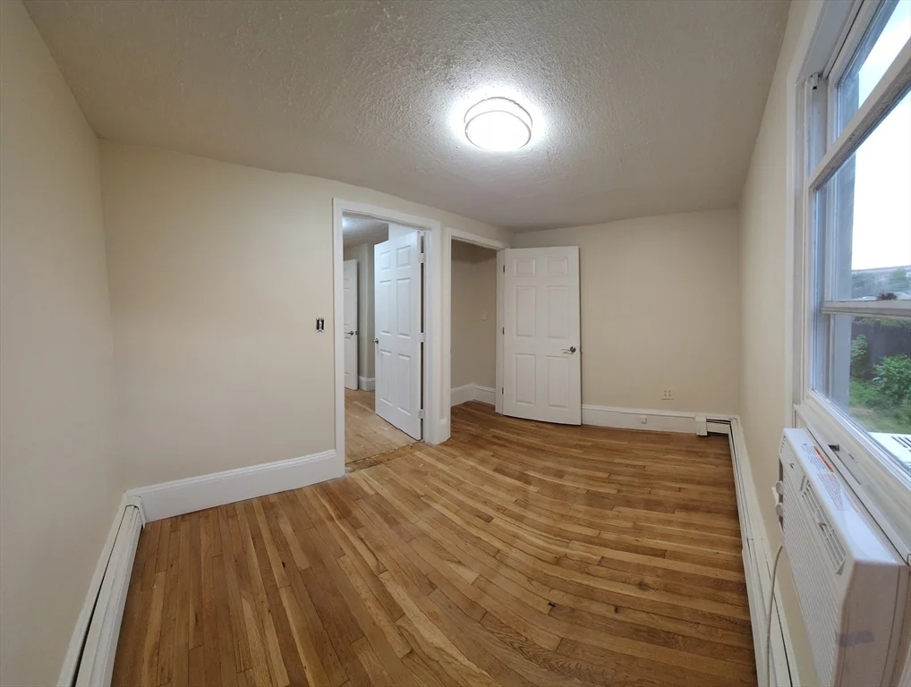 4 bed, 1 bath apartment for rent at 82-84 Sea St Unit 84, North Weymouth — photo 5 of 10