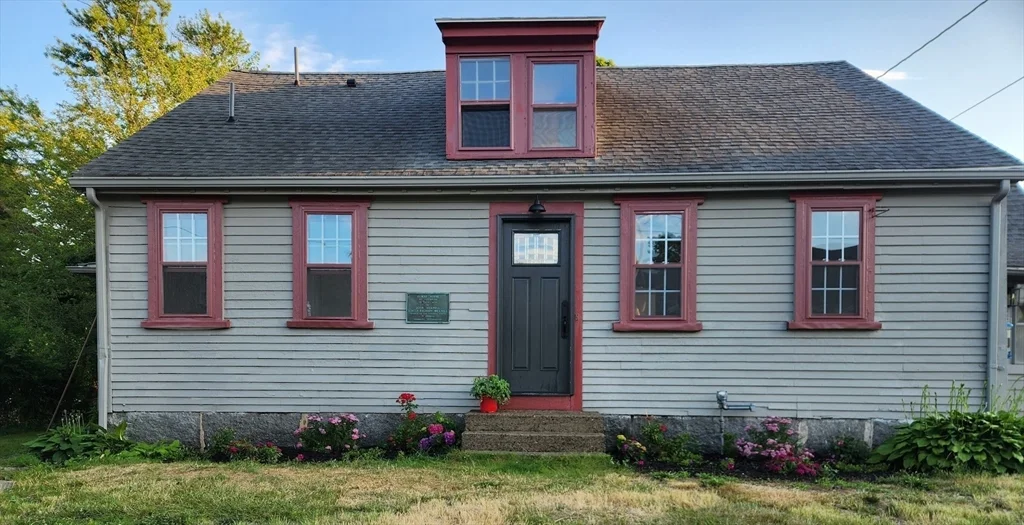 4 bed, 1 bath apartment for rent at 82-84 Sea St Unit 84, North Weymouth — photo 2 of 10