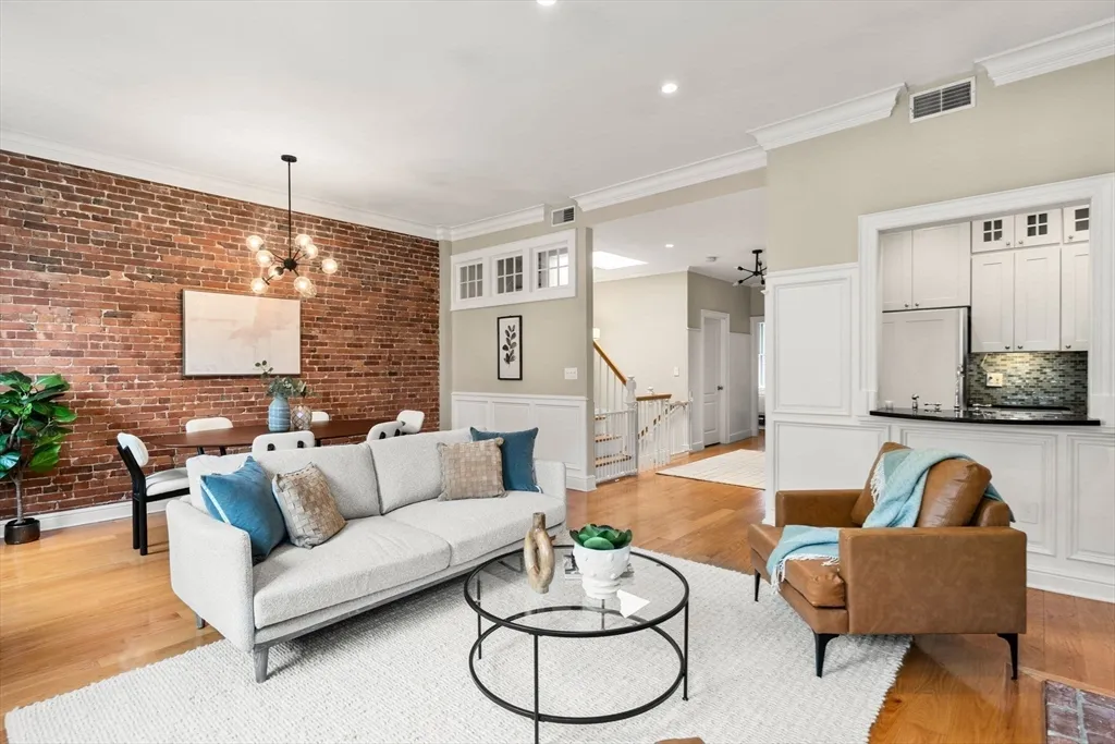 3 bed, 2 bath apartment for rent at 82 Berkeley St Unit 5, Columbus — photo 6 of 32