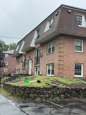 2 bed, 1 bath apartment for rent at 82 Boylston Ln Unit 16, Lowell — photo 4 of 17