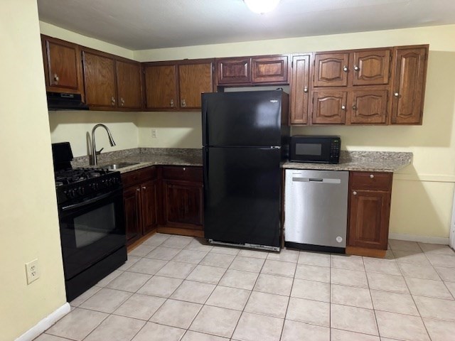 2 bed, 1 bath apartment for rent at 82 Boylston Ln Unit 16, Lowell — photo 6 of 17
