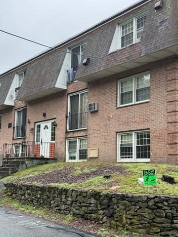 2 bed, 1 bath apartment for rent at 82 Boylston Ln Unit 16, Lowell