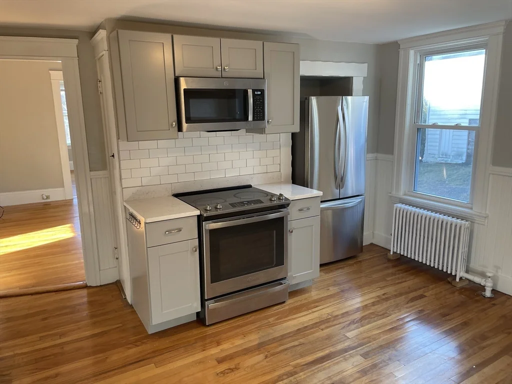 3 bed, 1 bath apartment for rent at 82 Brantwood Rd Unit 2, West Side — photo 2 of 15
