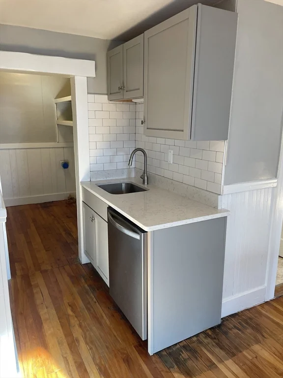3 bed, 1 bath apartment for rent at 82 Brantwood Rd Unit 2, West Side — photo 4 of 15