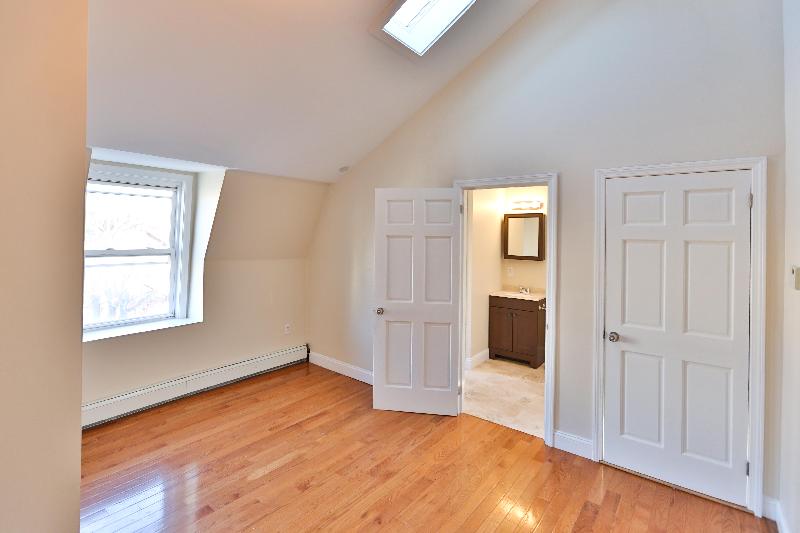 4 bed, 2 bath apartment for rent at 82 Bremen St Unit 2, East Boston — photo 4 of 19