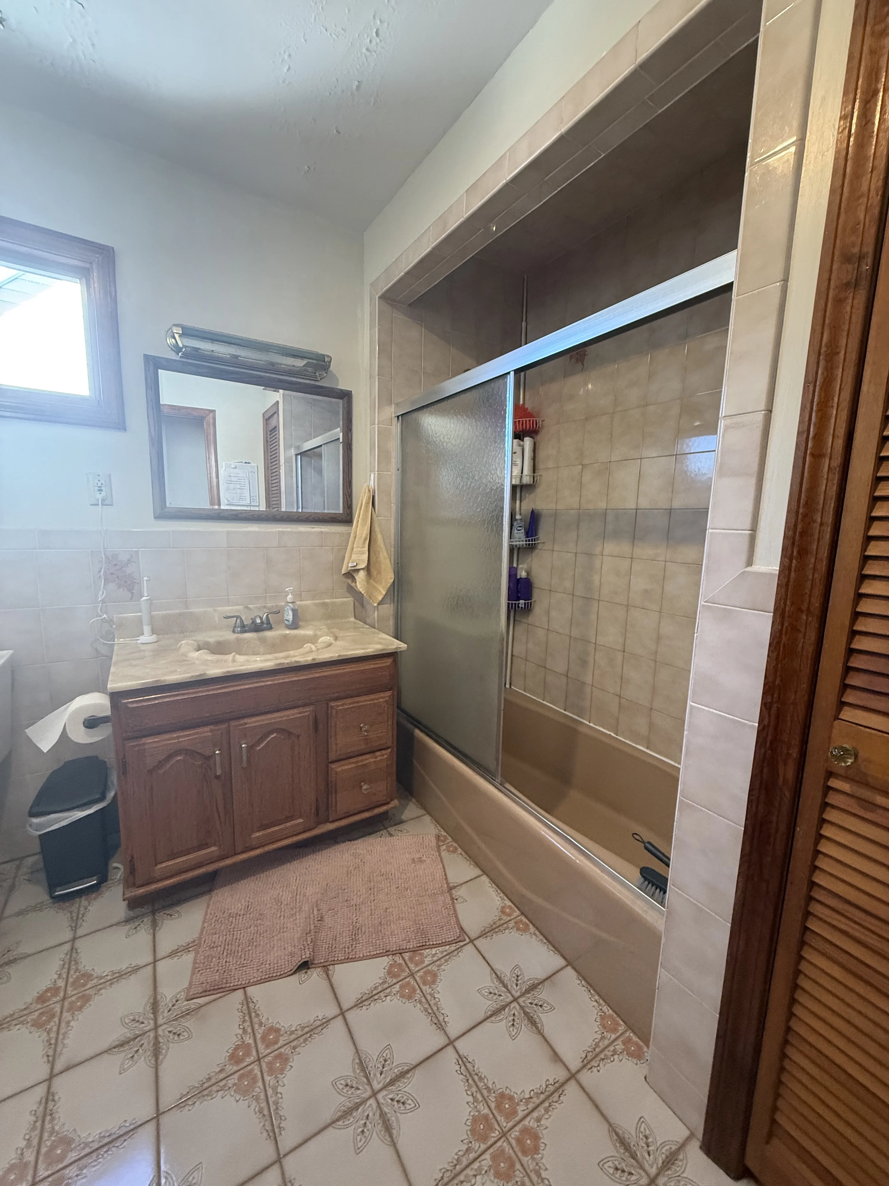 5 bed, 2 bath apartment for rent at 82 Bristol Rd Unit 2, Medford — photo 21 of 25