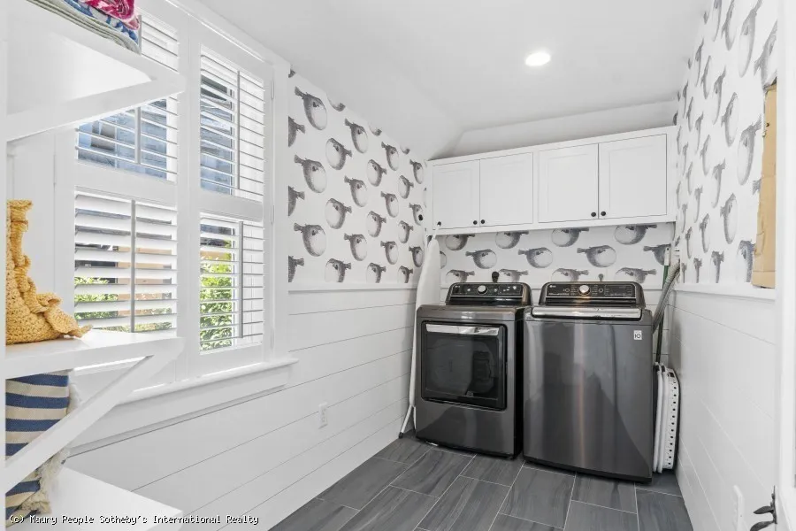 4 bed, 4+ bath apartment for rent at 82 Center, Nantucket — photo 30 of 36