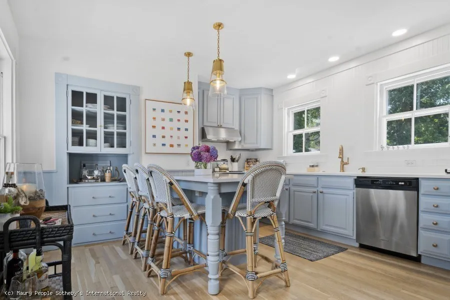4 bed, 4+ bath apartment for rent at 82 Center, Nantucket — photo 5 of 36