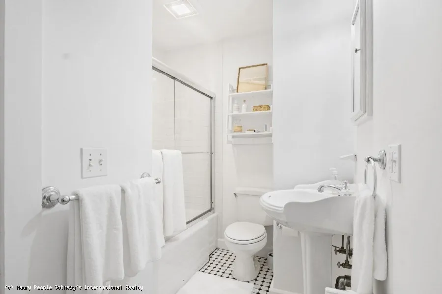 4 bed, 4+ bath apartment for rent at 82 Center, Nantucket — photo 23 of 36