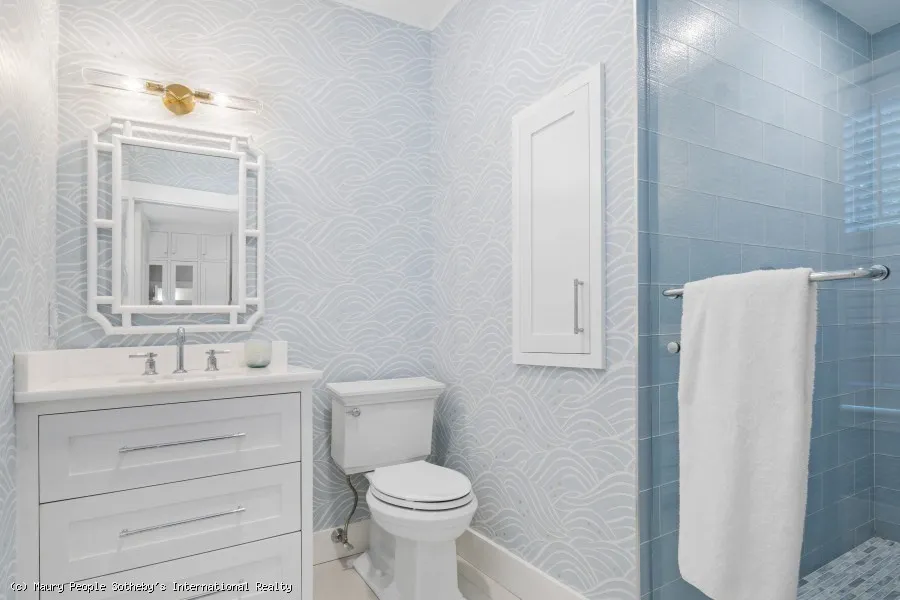 4 bed, 4+ bath apartment for rent at 82 Center, Nantucket — photo 17 of 36