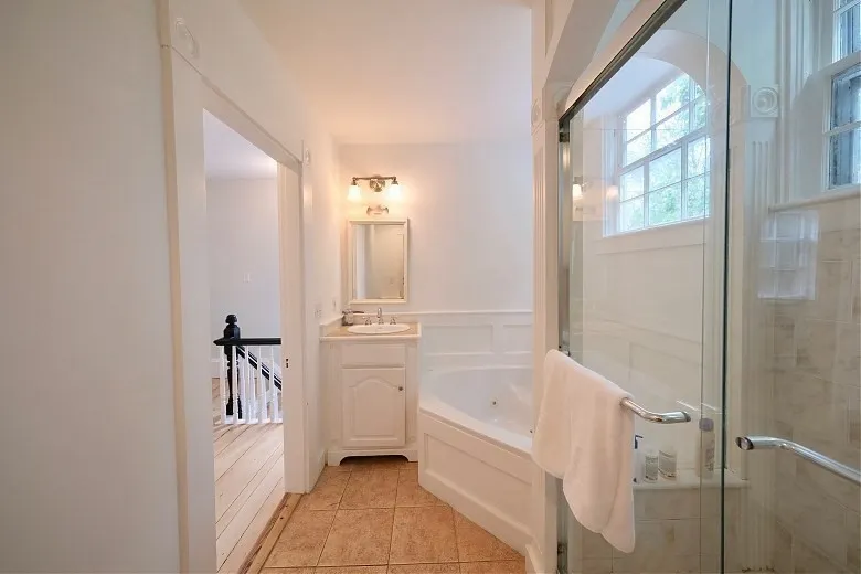 4 bed, 4+ bath apartment for rent at 82 Center, Nantucket — photo 27 of 36