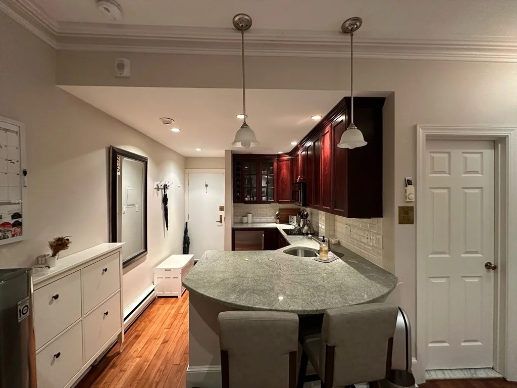 Studio bed, 1 bath apartment for rent at 82 Chestnut St Unit 21, Beacon Hill — photo 5 of 10