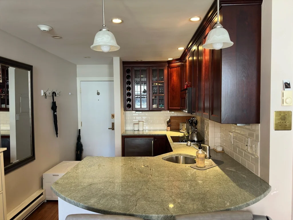 Studio bed, 1 bath apartment for rent at 82 Chestnut St Unit 21, Beacon Hill — photo 4 of 10