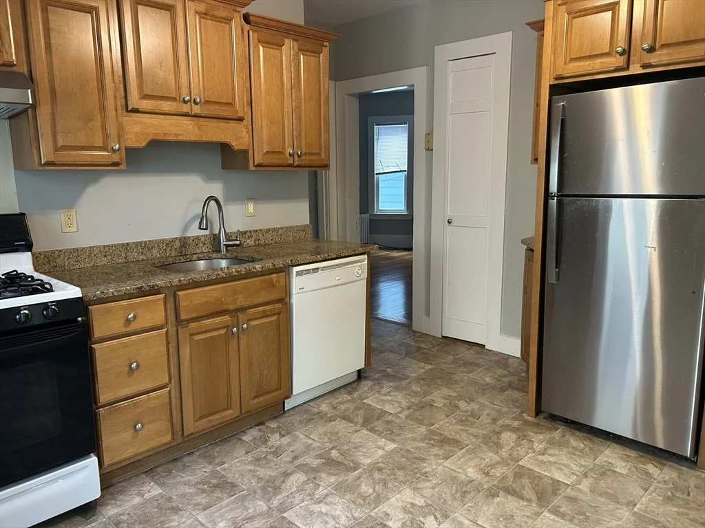 3 bed, 1 bath apartment for rent at 82 Conwell Ave Unit 2-2, West Somerville — photo 1 of 13
