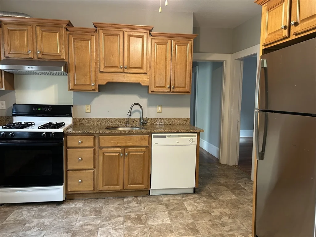 3 bed, 1 bath apartment for rent at 82 Conwell Ave Unit 2-2, West Somerville — photo 2 of 13