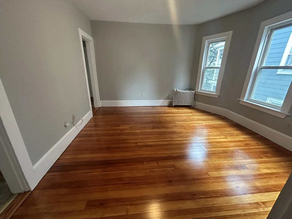 3 bed, 1 bath apartment for rent at 82 Conwell Ave Unit 2, West Somerville — photo 8 of 12