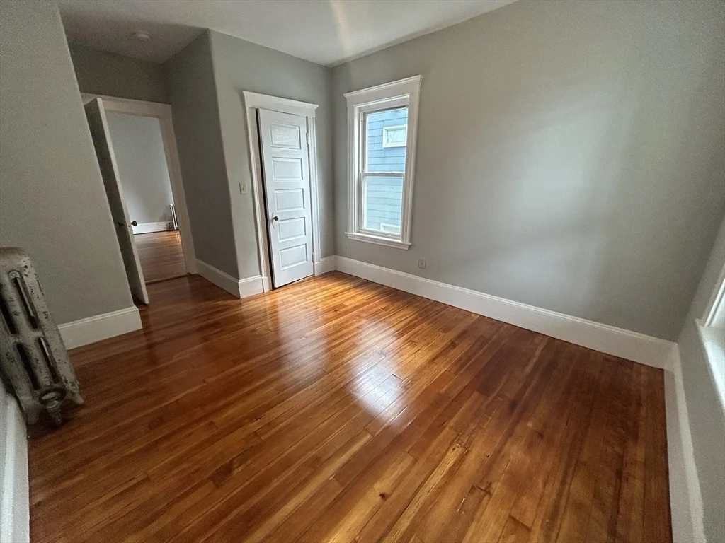 3 bed, 1 bath apartment for rent at 82 Conwell Ave Unit 2, West Somerville — photo 5 of 12