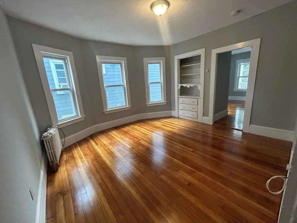 3 bed, 1 bath apartment for rent at 82 Conwell Ave Unit 2, West Somerville — photo 3 of 12