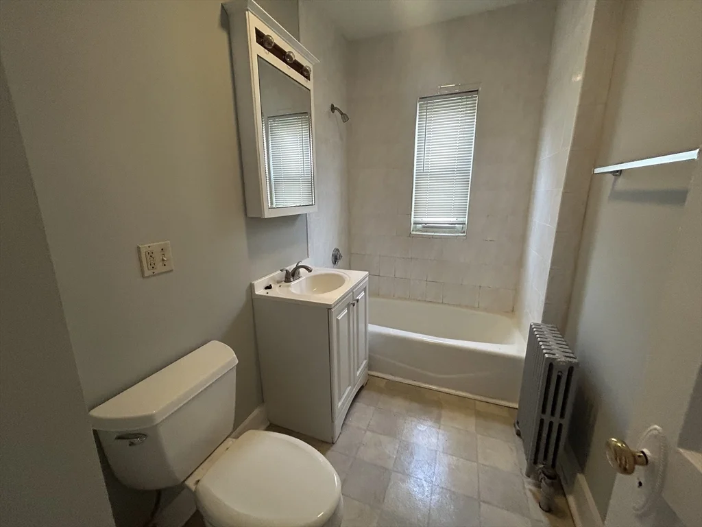 3 bed, 1 bath apartment for rent at 82 Conwell Ave Unit 2, West Somerville — photo 11 of 12
