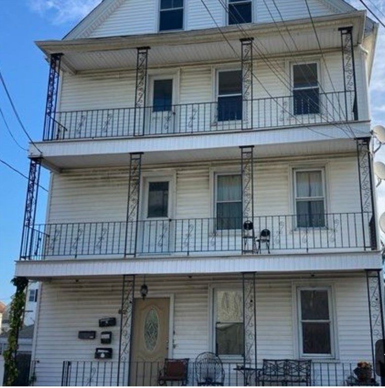 4 bed, 1 bath apartment for rent at 82 Crapo St Unit 3, North — photo 1 of 8