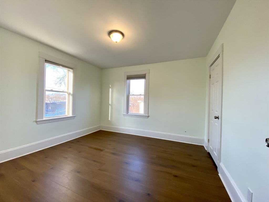 3 bed, 2 bath apartment for rent at 82 Crescent Unit 1, Newton — photo 2 of 25