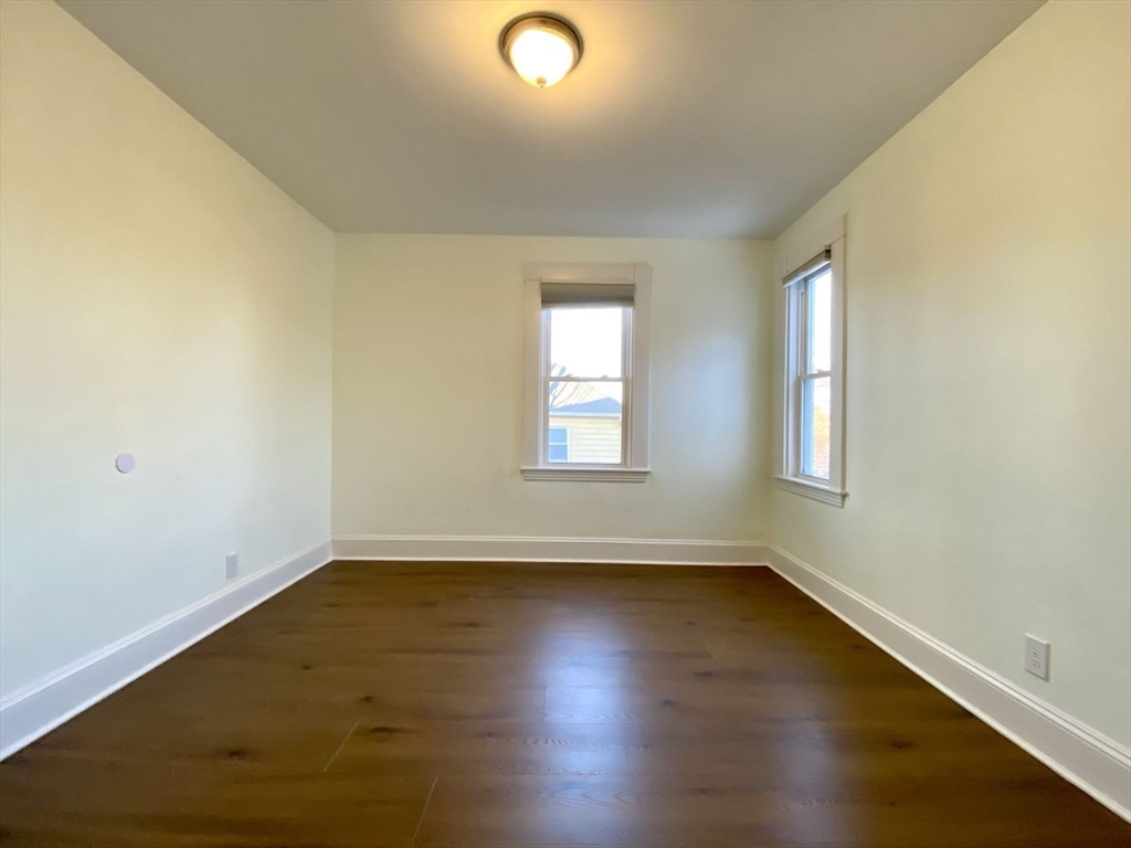 3 bed, 2 bath apartment for rent at 82 Crescent Unit 1, Newton — photo 3 of 25