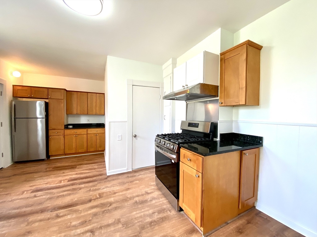 3 bed, 2 bath apartment for rent at 82 Crescent Unit 1, Newton — photo 6 of 25
