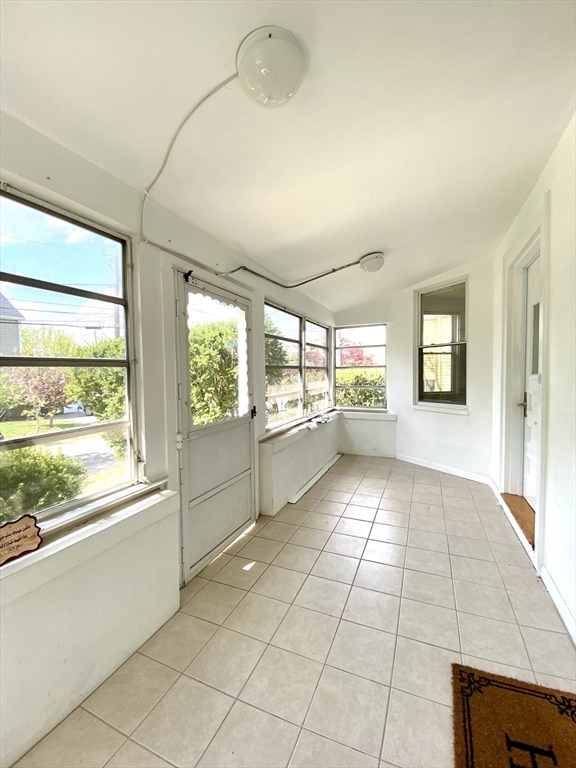 3 bed, 2 bath apartment for rent at 82 Crescent Unit 1, Newton — photo 21 of 25