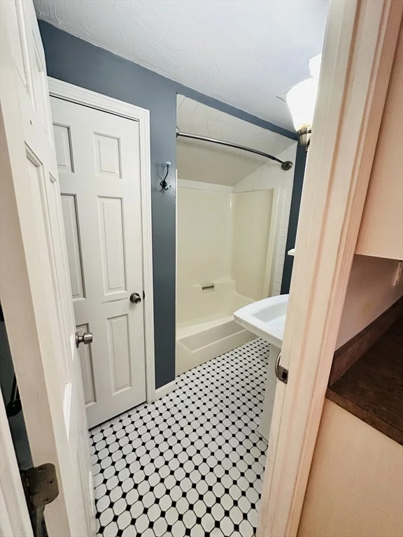 2 bed, 1 bath apartment for rent at 82 E High St Unit 1, Avon — photo 8 of 21
