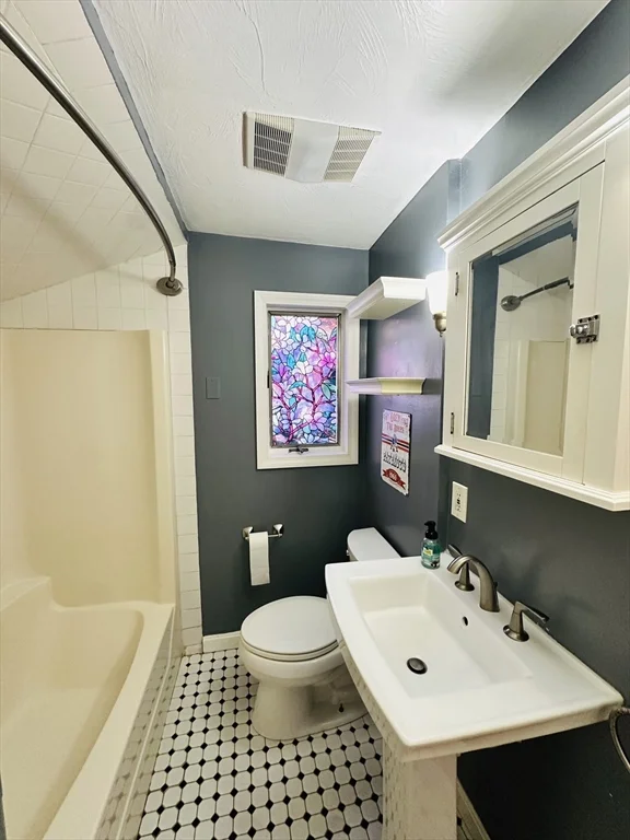 2 bed, 1 bath apartment for rent at 82 E High St Unit 1, Avon — photo 9 of 21